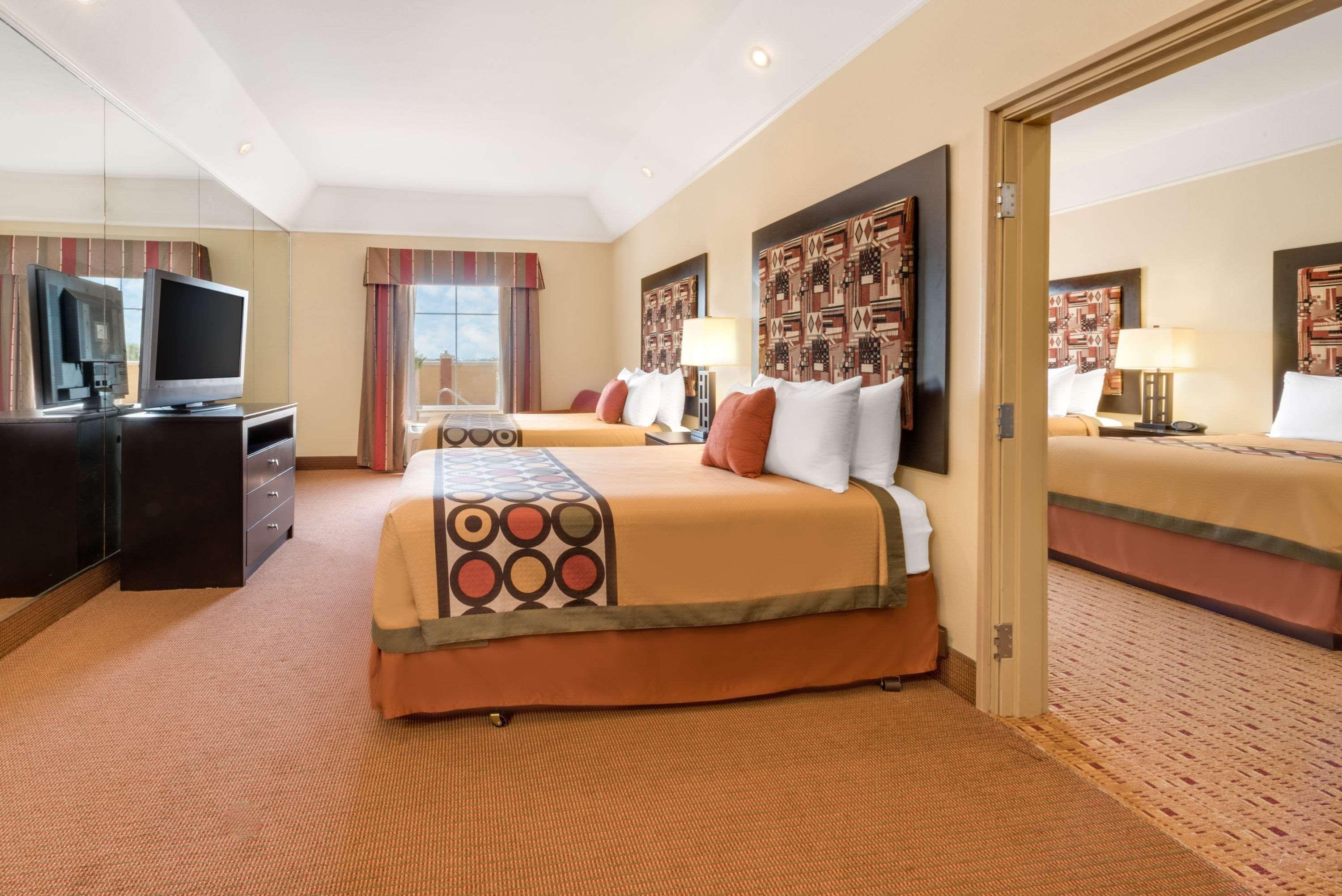 ซูเปอร์ 8 บาย วินด์แฮม ฮิดัลโก/แมคแคลแลน แอเรีย Hotel Hidalgo ภายนอก รูปภาพ