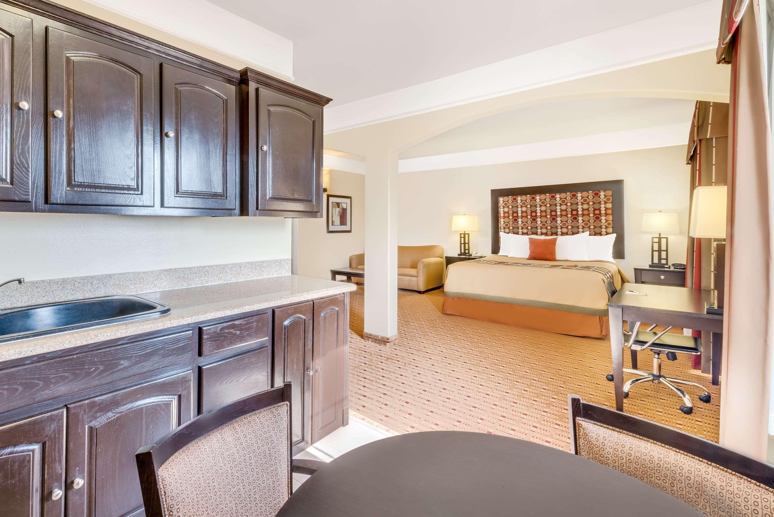 ซูเปอร์ 8 บาย วินด์แฮม ฮิดัลโก/แมคแคลแลน แอเรีย Hotel Hidalgo ภายนอก รูปภาพ