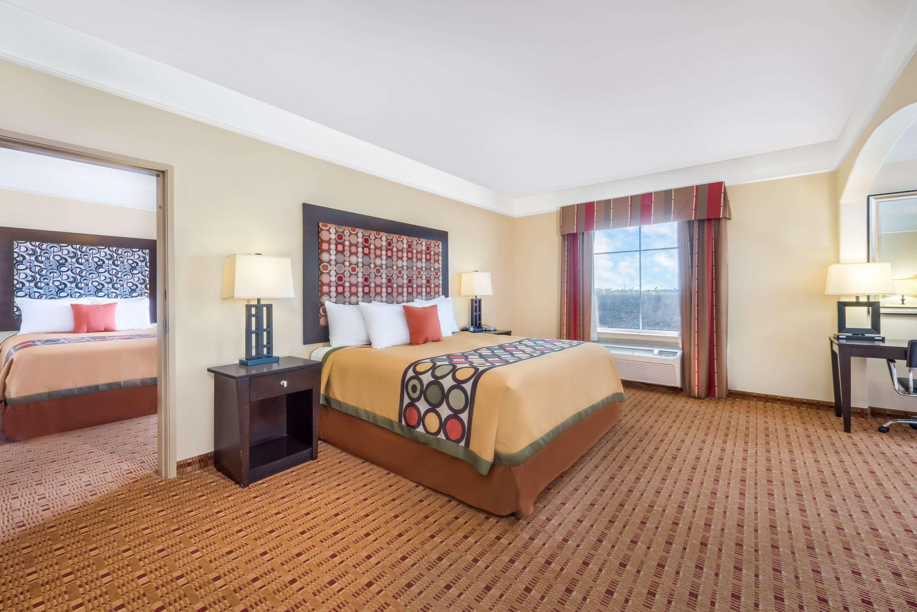 ซูเปอร์ 8 บาย วินด์แฮม ฮิดัลโก/แมคแคลแลน แอเรีย Hotel Hidalgo ภายนอก รูปภาพ