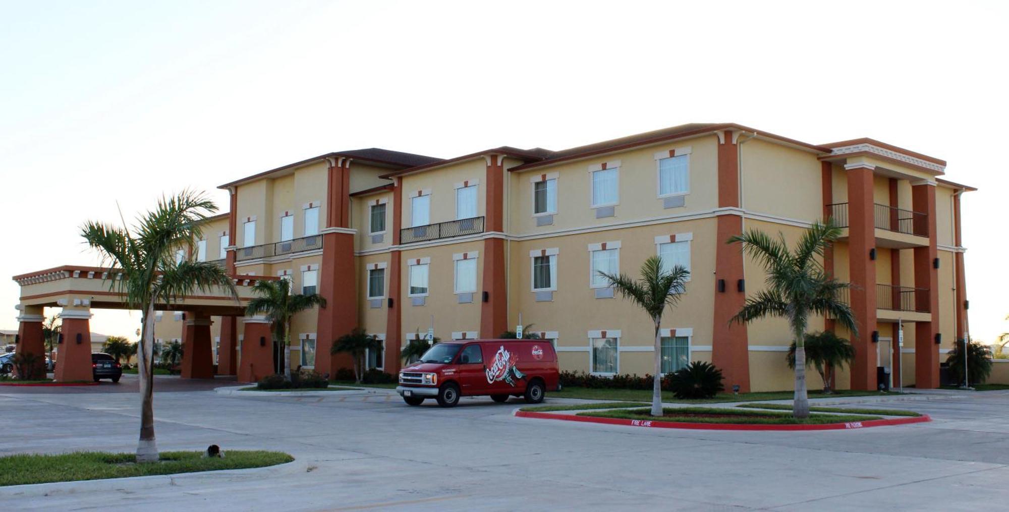 ซูเปอร์ 8 บาย วินด์แฮม ฮิดัลโก/แมคแคลแลน แอเรีย Hotel Hidalgo ภายนอก รูปภาพ