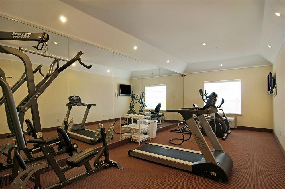 ซูเปอร์ 8 บาย วินด์แฮม ฮิดัลโก/แมคแคลแลน แอเรีย Hotel Hidalgo ภายนอก รูปภาพ