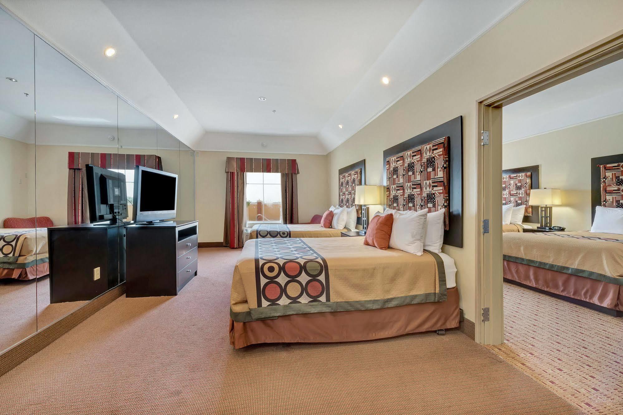 ซูเปอร์ 8 บาย วินด์แฮม ฮิดัลโก/แมคแคลแลน แอเรีย Hotel Hidalgo ภายนอก รูปภาพ