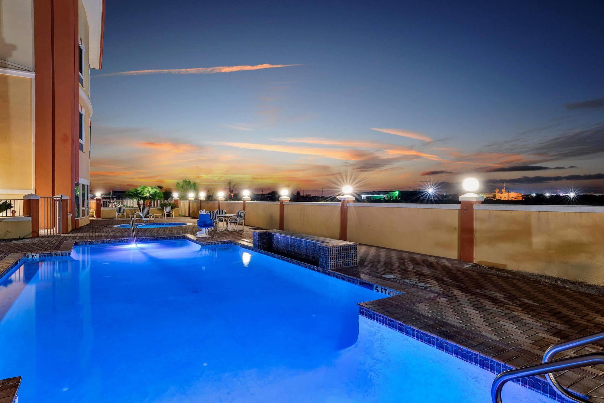 ซูเปอร์ 8 บาย วินด์แฮม ฮิดัลโก/แมคแคลแลน แอเรีย Hotel Hidalgo ภายนอก รูปภาพ