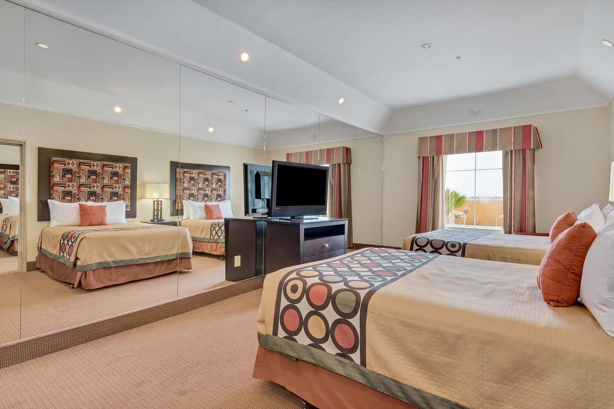 ซูเปอร์ 8 บาย วินด์แฮม ฮิดัลโก/แมคแคลแลน แอเรีย Hotel Hidalgo ภายนอก รูปภาพ