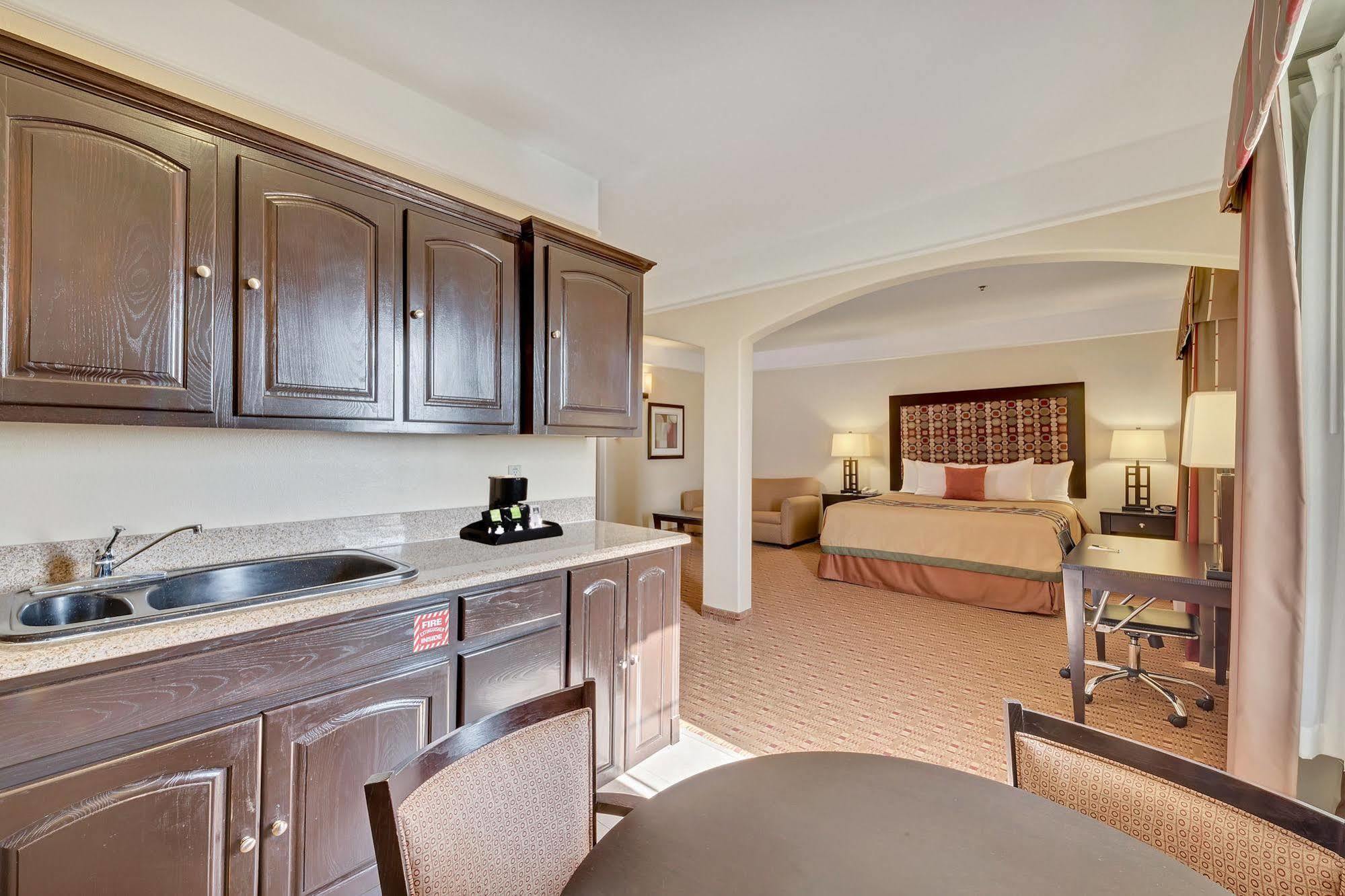 ซูเปอร์ 8 บาย วินด์แฮม ฮิดัลโก/แมคแคลแลน แอเรีย Hotel Hidalgo ภายนอก รูปภาพ